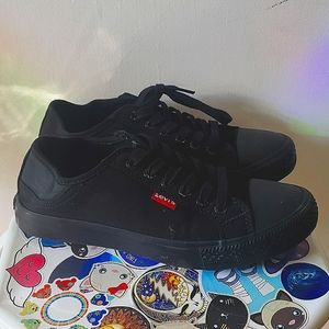 Levi's sneakers size 7